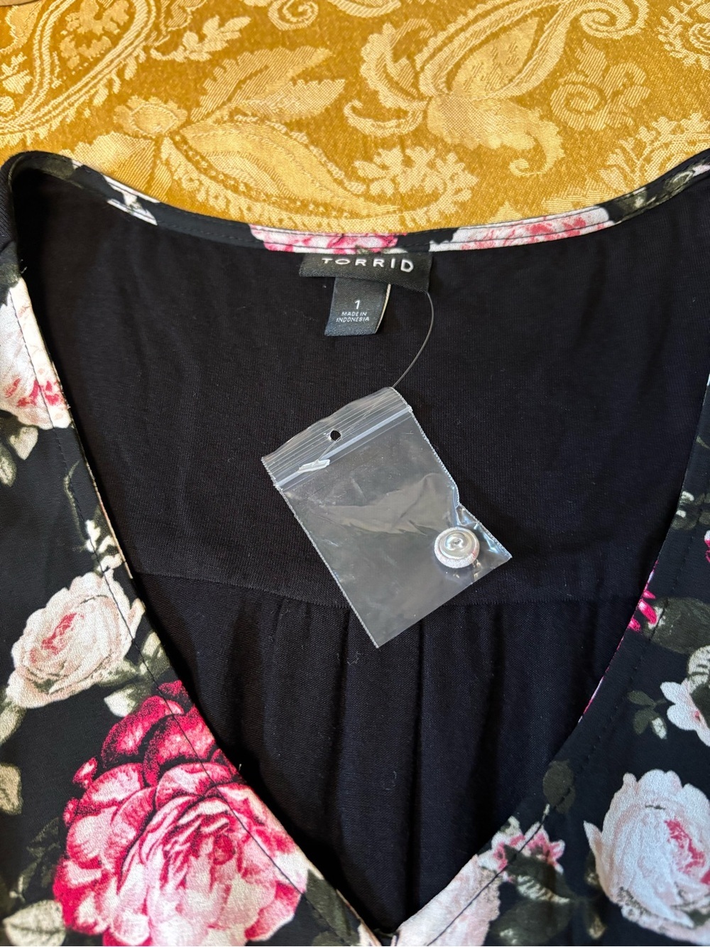 torrid Black Sleeveless V-Neck Top with Pink & Cream Floral Print - Picture 4 of 7